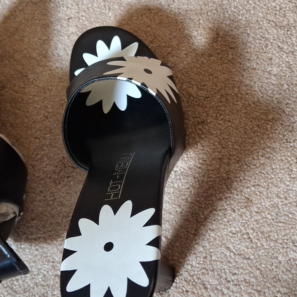HOT-MENU Black and White Floral Women's Heels - Picture 8 of 9